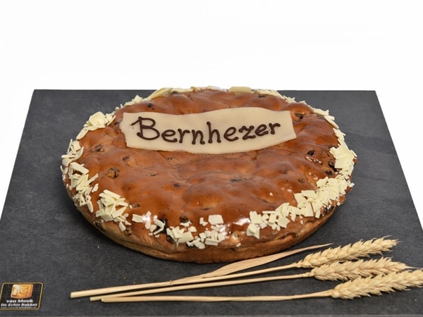 Bernhezer met kersen en spijs